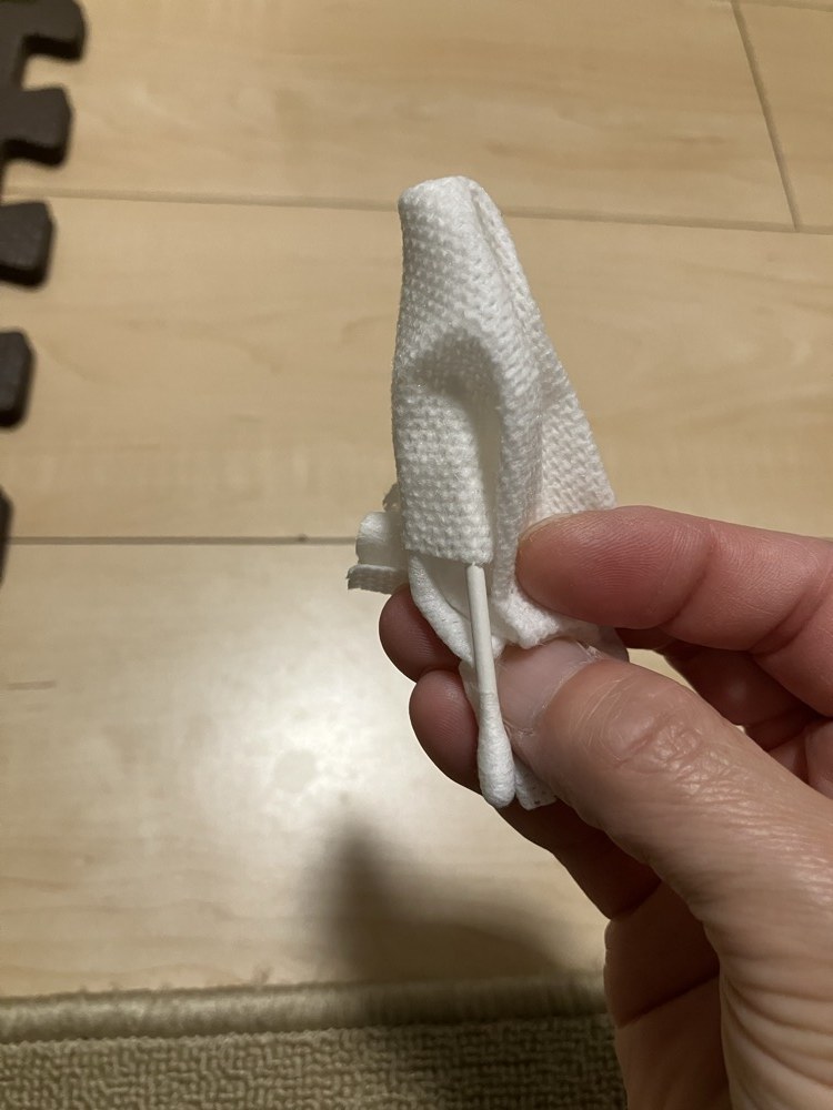 綿棒に耳そうじシートを巻く
